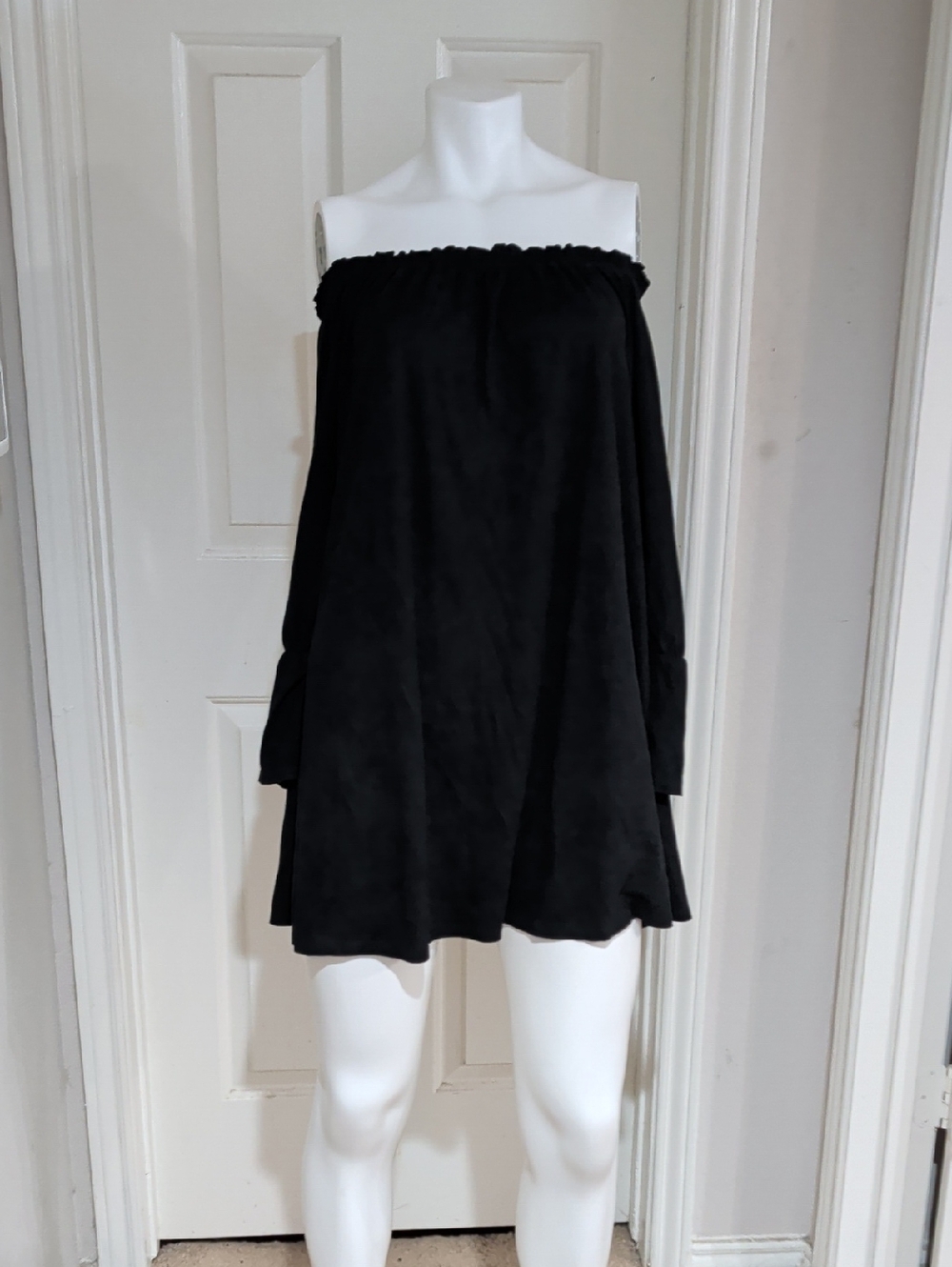 Very J Black Off-Shoulder Velveteen Mini Dress Women's Medium